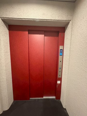 ファーストフィオーレ神戸ピアチェーレのロビー|落ち着いたロビーです