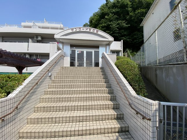 サンロード汐ノ宮のエントランス