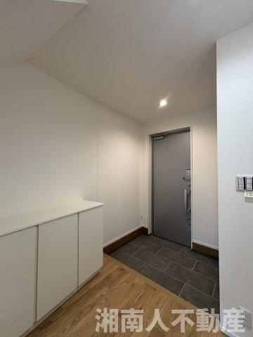 茅ヶ崎市東海岸北　新築戸建の玄関|明るい玄関です