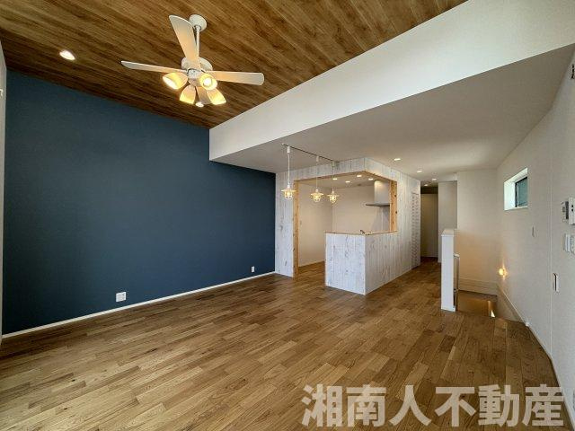 茅ヶ崎市東海岸北　新築戸建の居間・リビング|ゆったり過ごせるリビングです