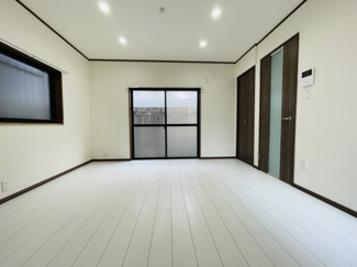 【居間・リビング】 | 神戸市灘区灘南通６丁目　中古戸建て