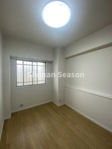 【洋室】 | フローリングは汚れをさっと拭くことができ、お手入れ楽々♪