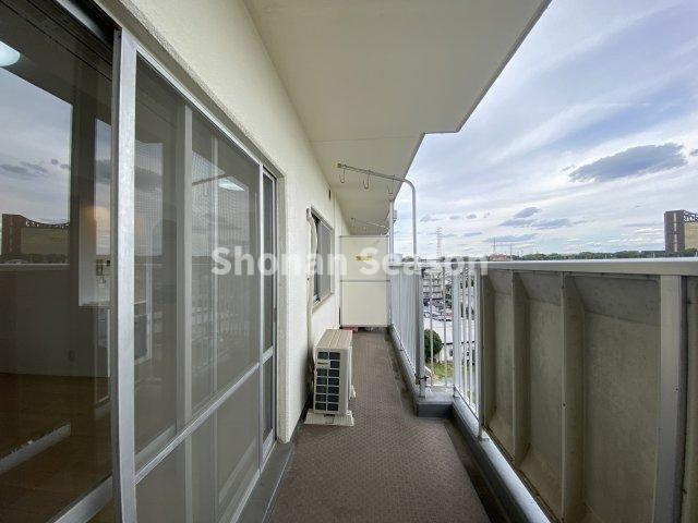 【バルコニー】 | バルコニーには洗濯物をたっぷりと干すことができますよ☆