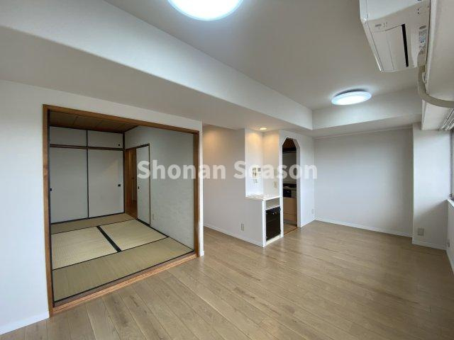 【居間・リビング】 | 5F南東向きのため、陽当たり良好です☆