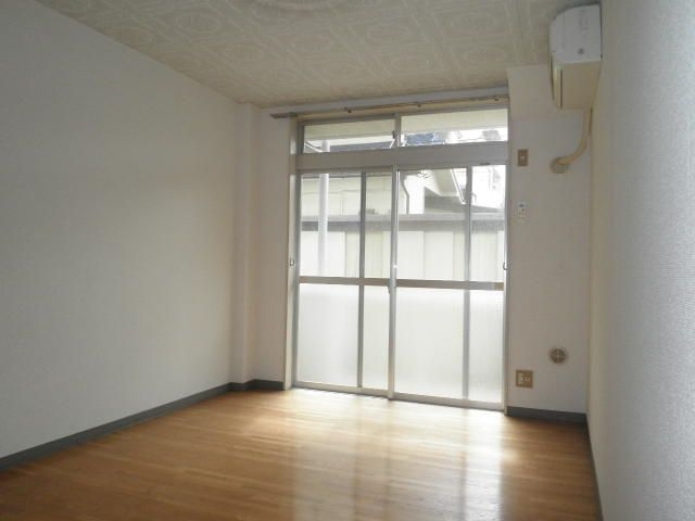 アイリスコートの洋室