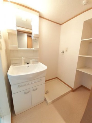 【洗面所】 | レジデンスひらお1ROO | 脱衣スペースもあります