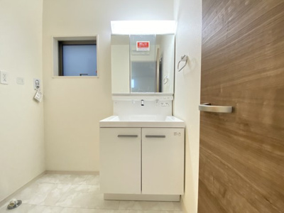 【独立洗面台】 | 沖縄市南桃原（全8棟）ラスト3号棟 | 3号棟　三面鏡付き洗髪洗面化粧台♪
