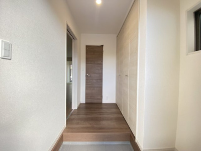 【玄関】 | 沖縄市南桃原（全8棟）ラスト3号棟 | 3号棟　十分な収納付き玄関♪