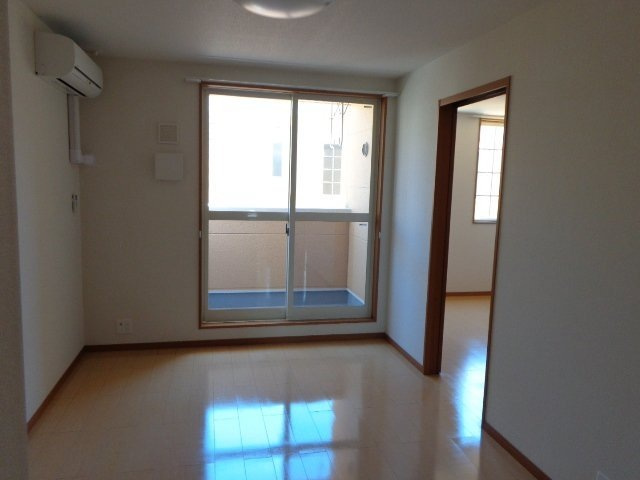 パームヒルズ カネヨシ Ａ棟の居間・リビング