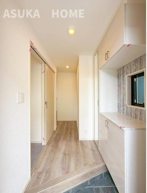 鶴ヶ峰１丁目　新築戸建の玄関