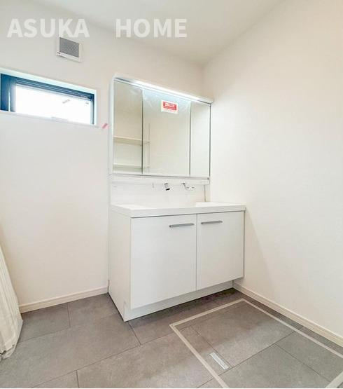 鶴ヶ峰１丁目　新築戸建の独立洗面台