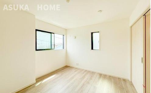 鶴ヶ峰１丁目　新築戸建の洋室