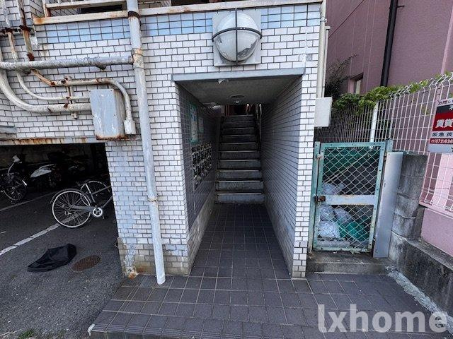 大池5番館のエントランス|建物の内部です