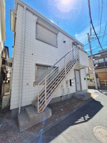 メゾン宝町のエントランス