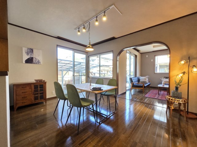 阪南市山中渓　中古戸建の居間・リビング|広々としたLDK！開放感がありインテリアも映えます。