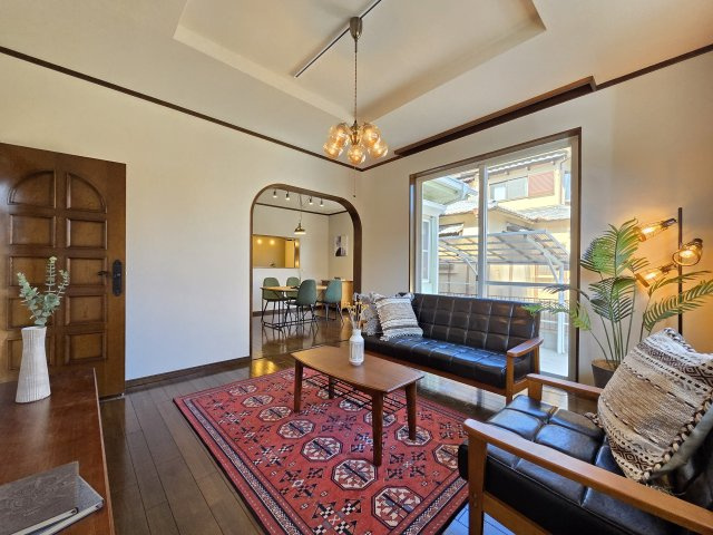 阪南市山中渓　中古戸建の居間・リビング|プロがセレクトしたセンスの良い新品家具付き！