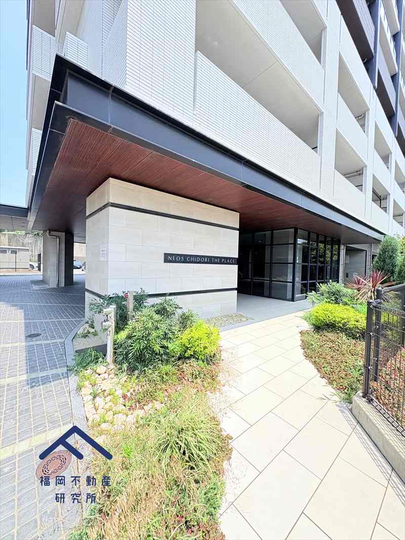 ネオス千鳥ザ・プレイスのエントランス