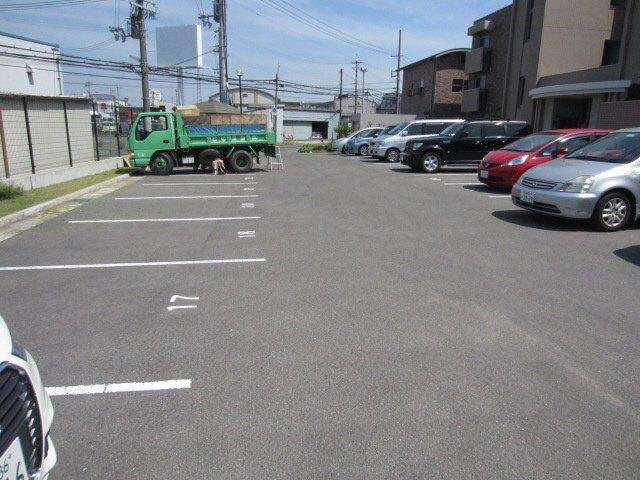 【駐車場】