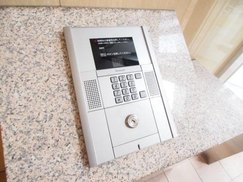 【設備】 | エグゼ大阪BAY | オートロック完備

