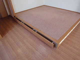 【寝室】 | メルヴェーユ | カーペットコーナー