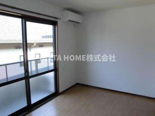 ストークⅡの居間・リビング|６．１帖の明るい室内です◆