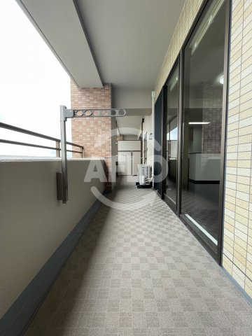 キングスクエアランドレックスC棟　市岡小学校のバルコニー|キングスクエアランドレックスC棟　バルコニー