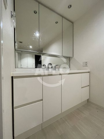 キングスクエアランドレックスC棟　市岡小学校の独立洗面台|キングスクエアランドレックスC棟　洗面台