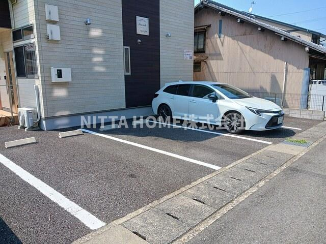 ナリッシュの駐車場|敷地内に駐車場があります(^^)