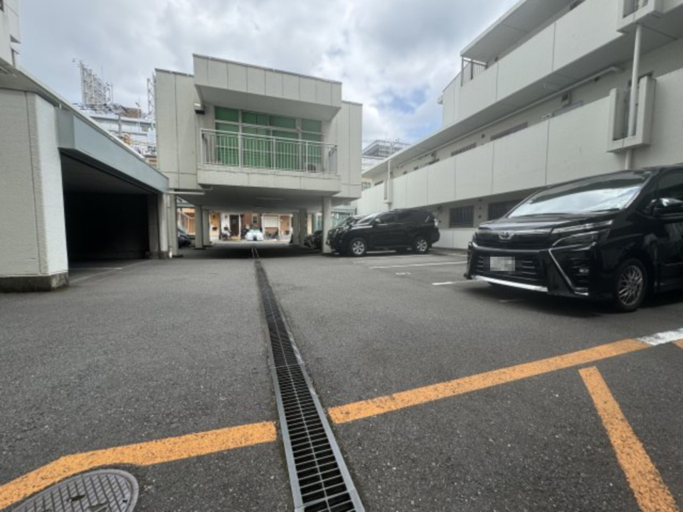 トーカンマンション大島C棟の駐車場
