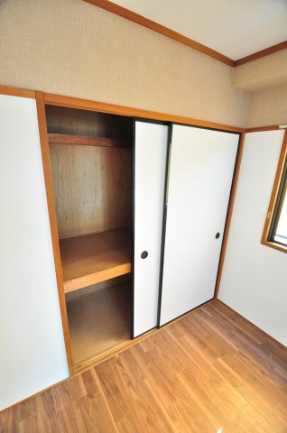 大阪市城東区関目３丁目の賃貸マンションの収納