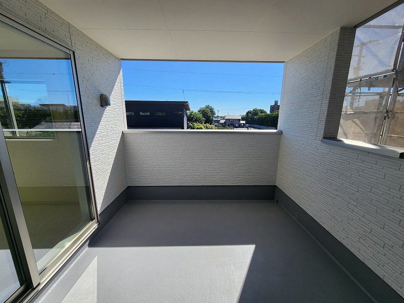 小牧市大字下末　新築戸建　3号棟のバルコニー|雨でも安心、インナーバルコニー付き