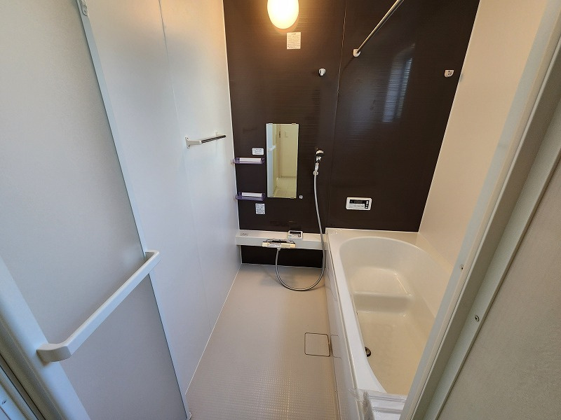 小牧市大字下末　新築戸建　3号棟の浴室|落ち着いた空間のお風呂です