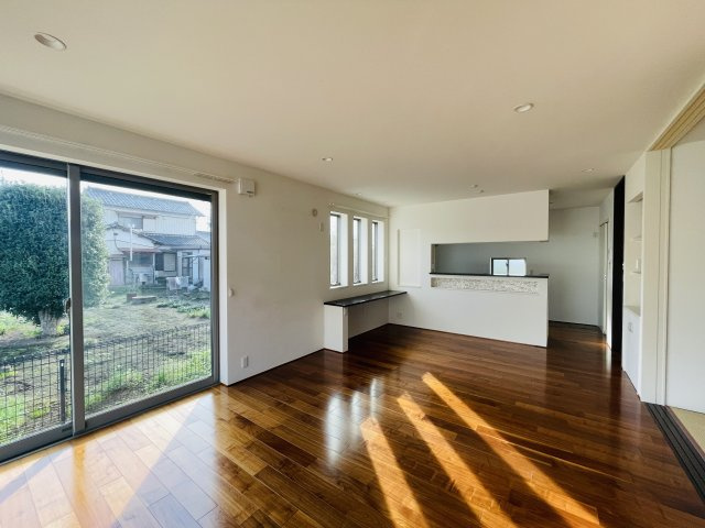 【居間・リビング】 | 熊谷市拾六間　中古戸建