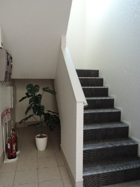 a la Maison　ア ラ メゾンのロビー|内廊下・クロス仕上げでホテルライクな共用部
