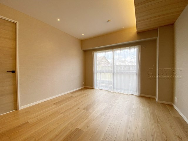 【居間・リビング】 | グリュック8二子玉川イーストウィング | くつろぎの空間であるLDKの様子。安心してくつろげるよう派手さは控えて、さりとて地味すぎもせず、あなたの生活を彩ってくれます。～即日のご見学可能～　お問合せはお気軽にどうぞ。
