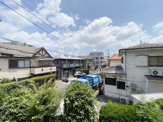 【展望】 | グリュック8二子玉川イーストウィング | 眼前に広がる空の雄大さと、このお部屋の自慢の一つである「眺望」をご覧ください。毎日、この景色を独り占めできる新生活に夢が広がります。～即日のご見学可能～　お問合せはお気軽にどうぞ。
