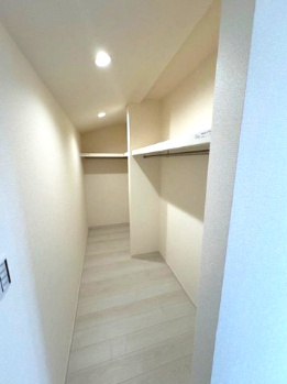 【収納】 | Livele Garden.S堺市南区槇塚台6期　1号棟 | 8帖主寝室には、大容量のWIC付き！季節の物も入れ替え不要、かさばる物もスッキリ片付きます。