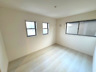 【洋室】 | Livele Garden.S堺市南区槇塚台6期　1号棟 | 6帖の洋室！二面採光を確保した明るい室内は、風通しも良く、大変居心地の良い空間に。