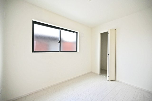 テラシエ下坂部2丁目新築一戸建て全3区画│4LDK+駐車2台可(車種制限有)の洋室|-洋室4.3帖(2F)-