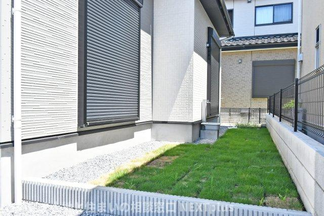 久喜市野久喜3期全1棟の庭|『物件を今日見てみたい』といった当日のご案内、同条件などの物件、他社様掲載物件もご紹介可能！一日でまとめて内覧したい方、ぜひ当社までお問い合わせ下さい。スタッフ一同皆様のご連絡お待ちしております！