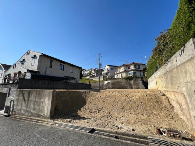 神戸市垂水区つつじが丘　売り土地の外観|南東側から見た写真です