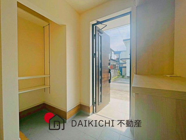 【玄関】 | 鴻巣市小松1丁目　中古戸建