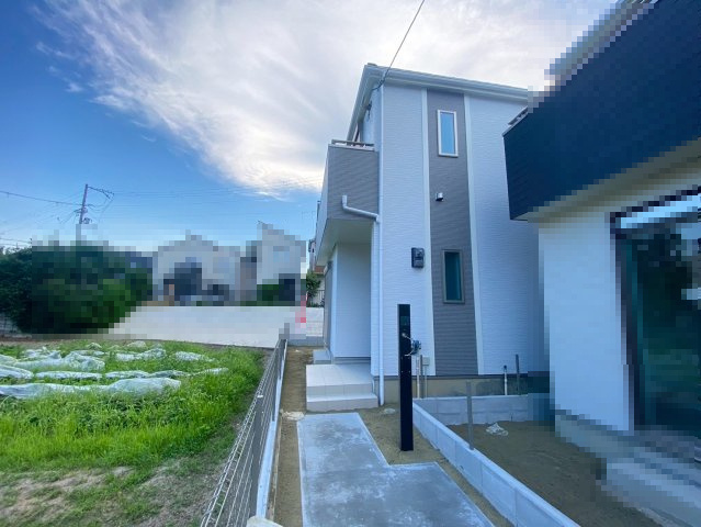 【価格改定】長岡京市滝ノ町2丁目　の外観|外壁サイディングのホワイトとベージュを基調とした、お洒落な外観(^^)/