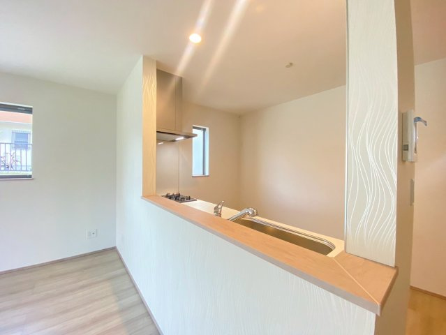 【価格改定】長岡京市滝ノ町2丁目　のダイニング|キッチンカウンターがございますので、お料理の作業スペースとしてもお使いいただけます(^^)/