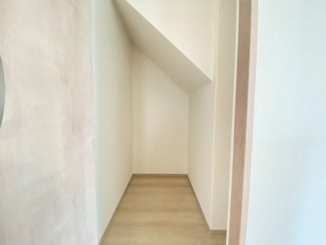 【価格改定】長岡京市滝ノ町2丁目　の収納|リビング階段下収納
お掃除道具など、目につきたくない用具を収納するのに丁度良いスペースです(^^♪