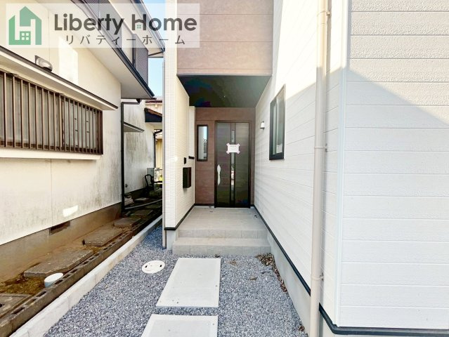 土浦市摩利山新田１期　新築戸建　１号棟のエントランス