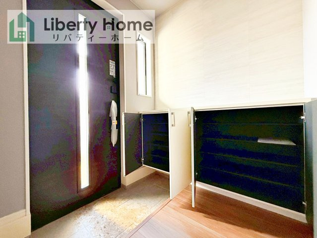 土浦市摩利山新田１期　新築戸建　１号棟の玄関