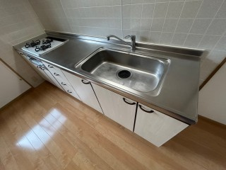 【キッチン】 | 亀幸園ハイツ | 横長キッチンでお料理スペースいっぱいです！