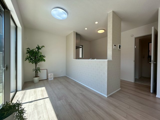 【価格改定】長岡京市滝ノ町2丁目　のダイニング|カウンターキッチンからの眺めは、ご家族の様子が良く見渡せます！