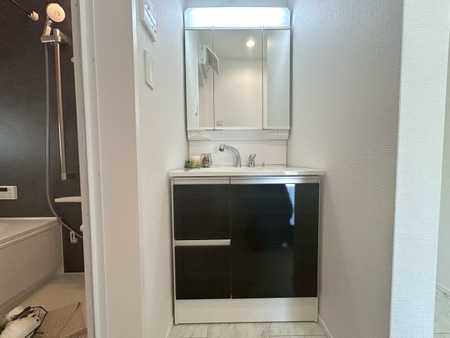 【価格改定】長岡京市滝ノ町2丁目　の独立洗面台|三面鏡付き洗面化粧台
